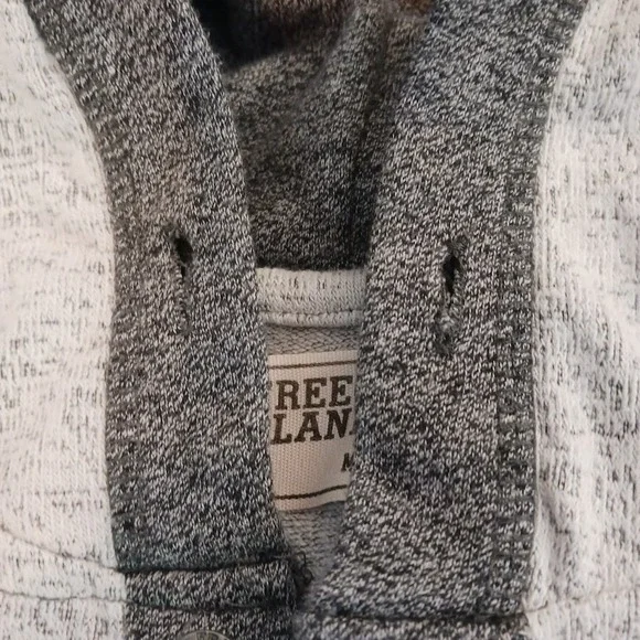 Free Planet Men's Hoodie Size M L/S 1/4 Button White/Gray Textured Front Pocket‎ - Picture 4 of 9